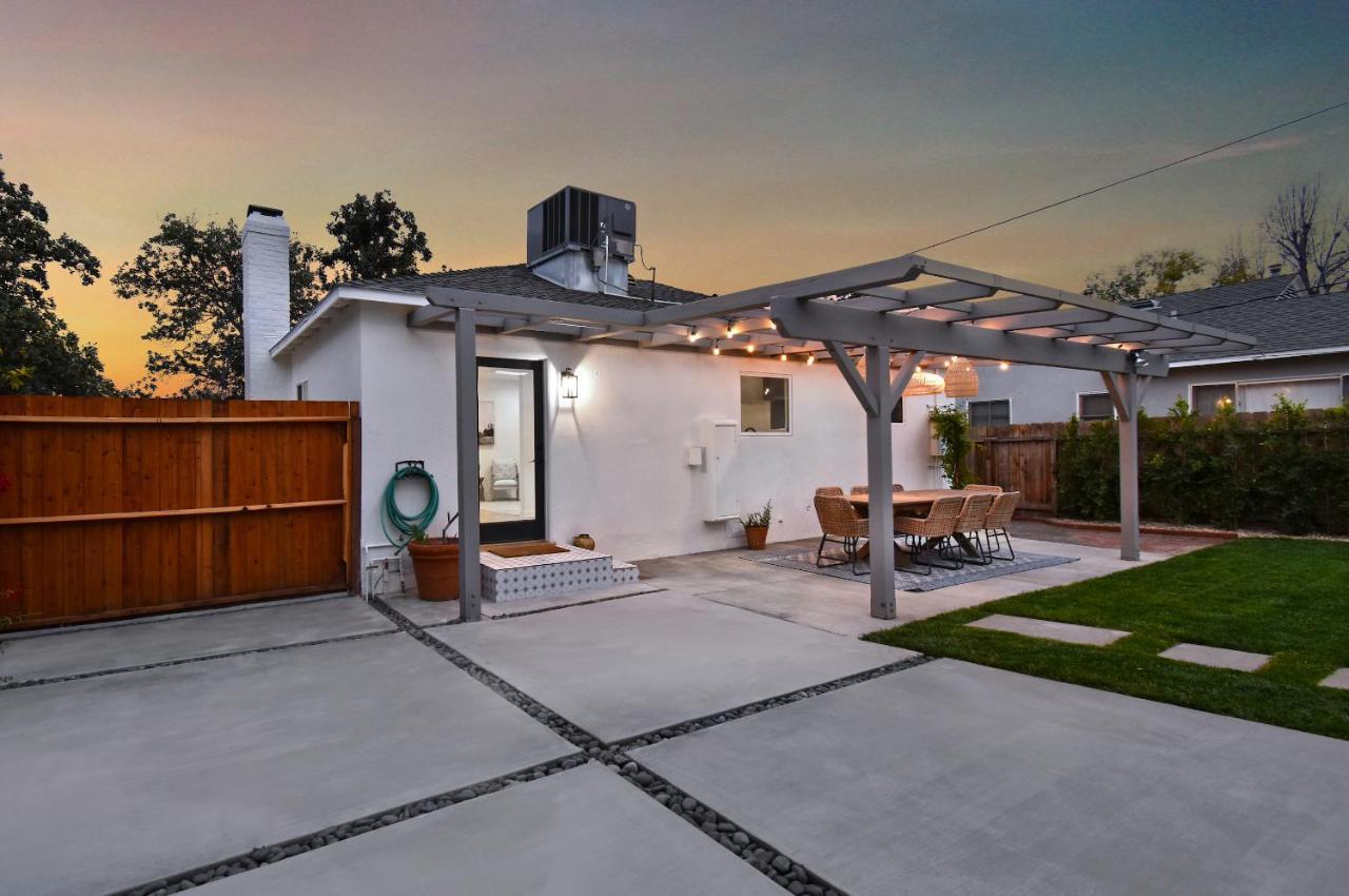 Hébergement de vacances Beautiful Designer 4 Bed Near Universal Sleeps 10 Jacuzzi Los Angeles